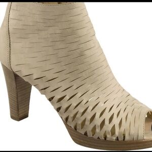 Paul Green Heels Peeptoe Beige Nubuck Leather 7 Like New